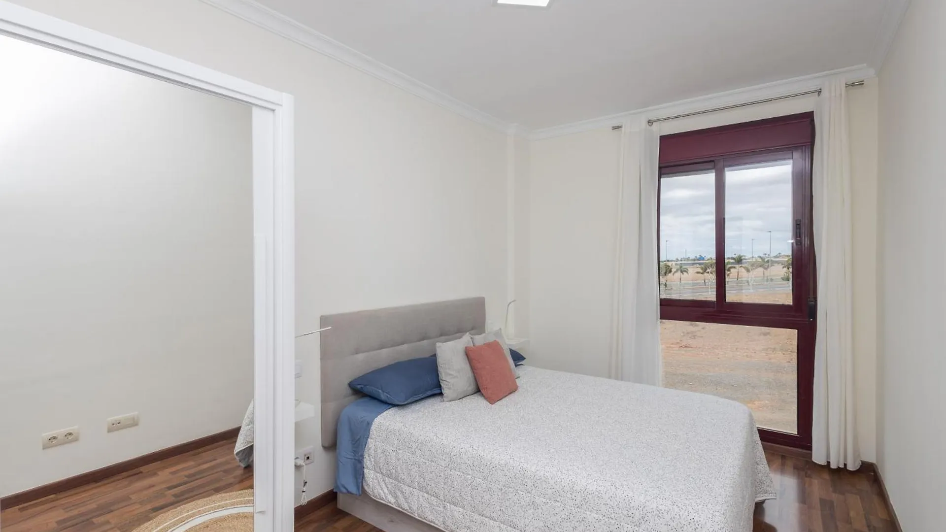 Luxury Workfriendly Far Ocean Views Home Vecindario  Apartment
